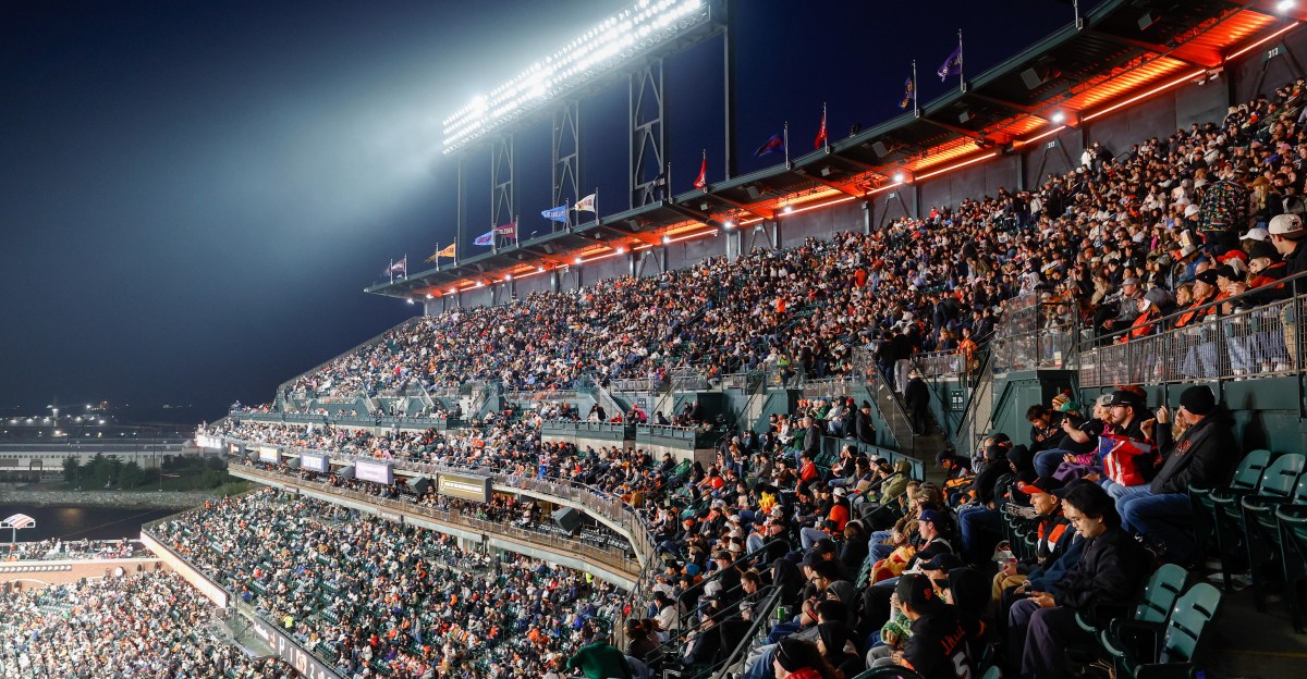 How do Giants fans feel about the “Tarps Off” trend?