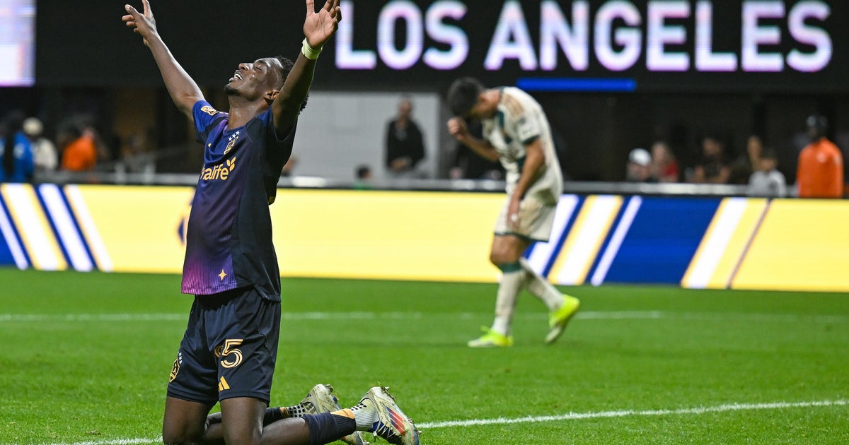 Gabriel Pec scores two late goals to rally Galaxy to 2-1 victory over Atlanta United