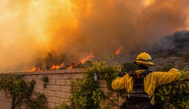 Fast-moving Sandy Fire in Southern California burns 1,400 acres