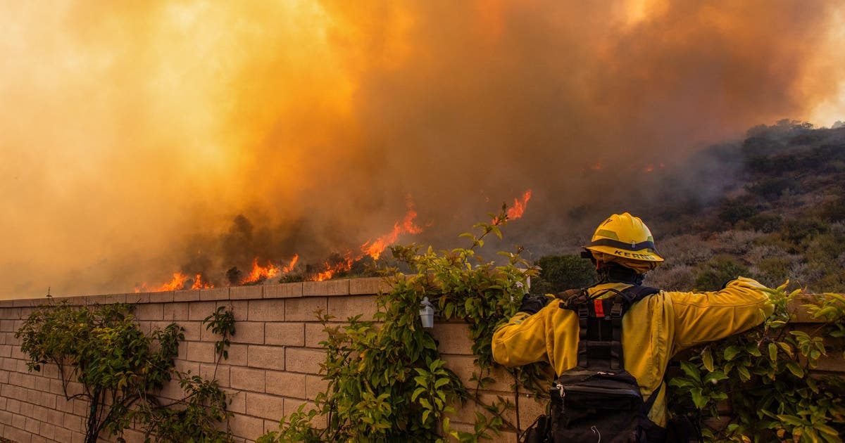 Fast-moving Sandy Fire in Southern California burns 1,400 acres