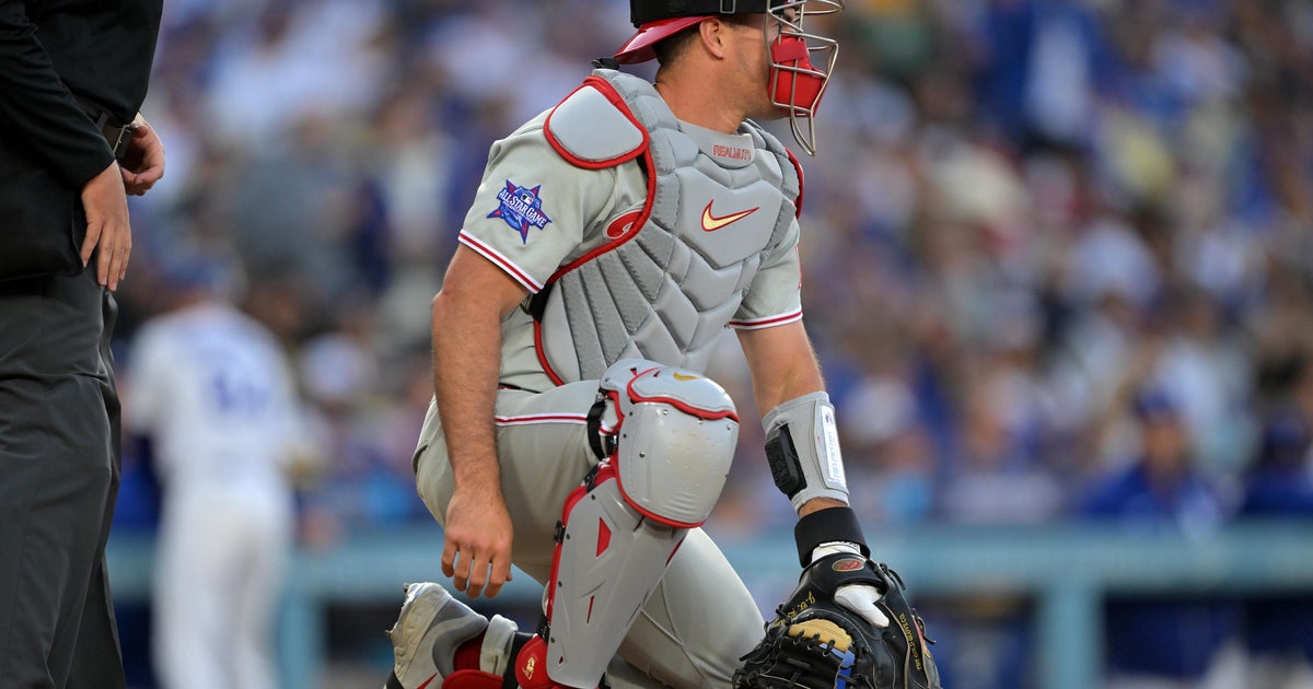 J.T. Realmuto exits Philadelphia Phillies-Los Angeles Dodgers series finale with injury