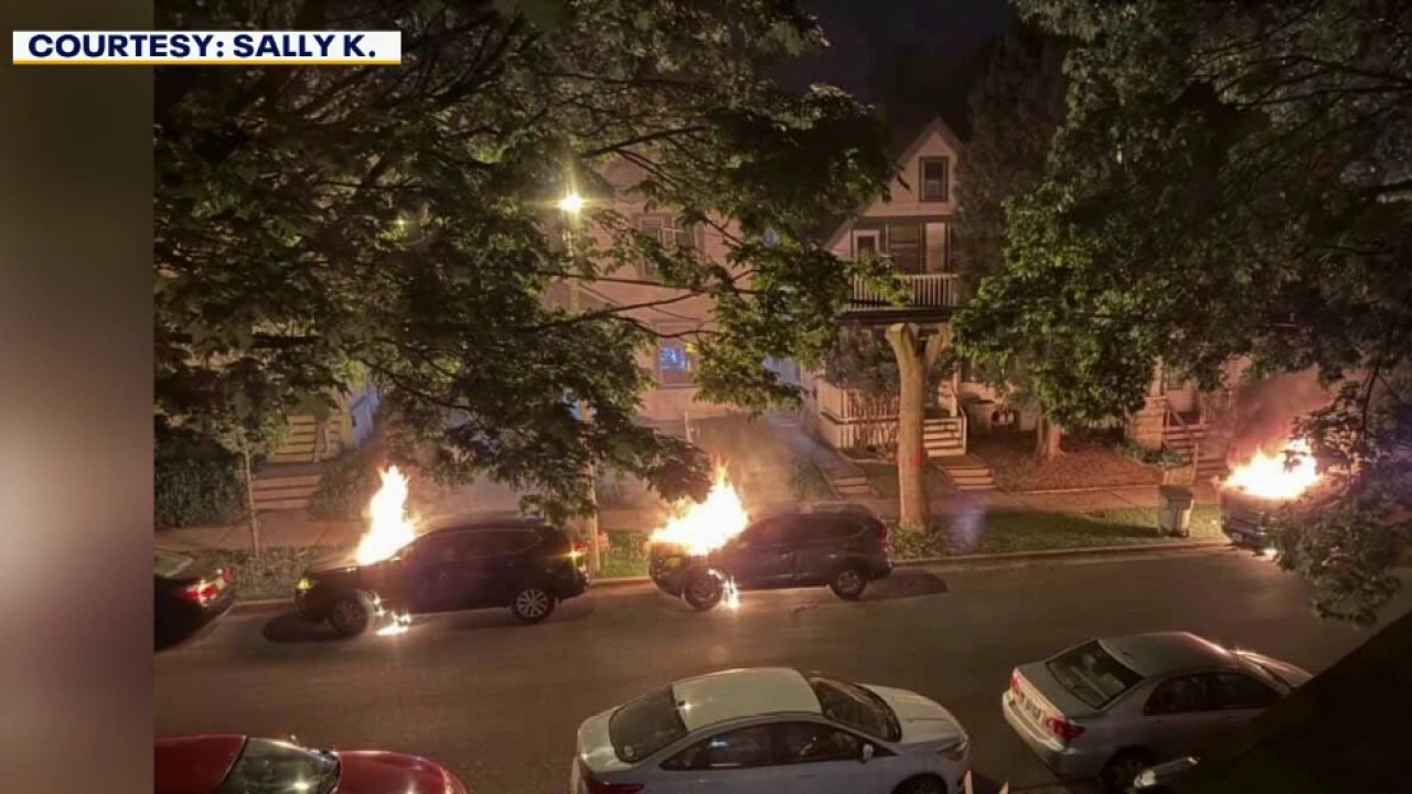 Multiple vehicle fires on Milwaukee's east side