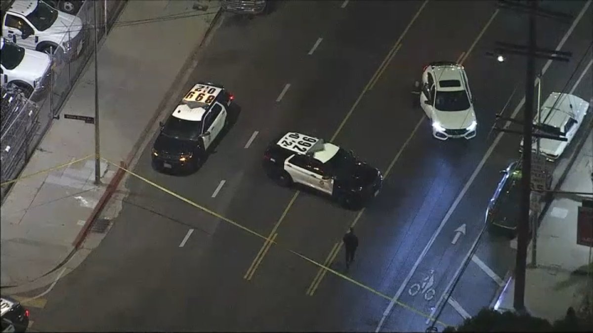 Man dies after being attacked with hammer in East Hollywood – NBC Los Angeles
