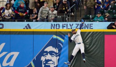 Out-thundered & sundered, San Diego Padres squash Seattle Mariners 7-4