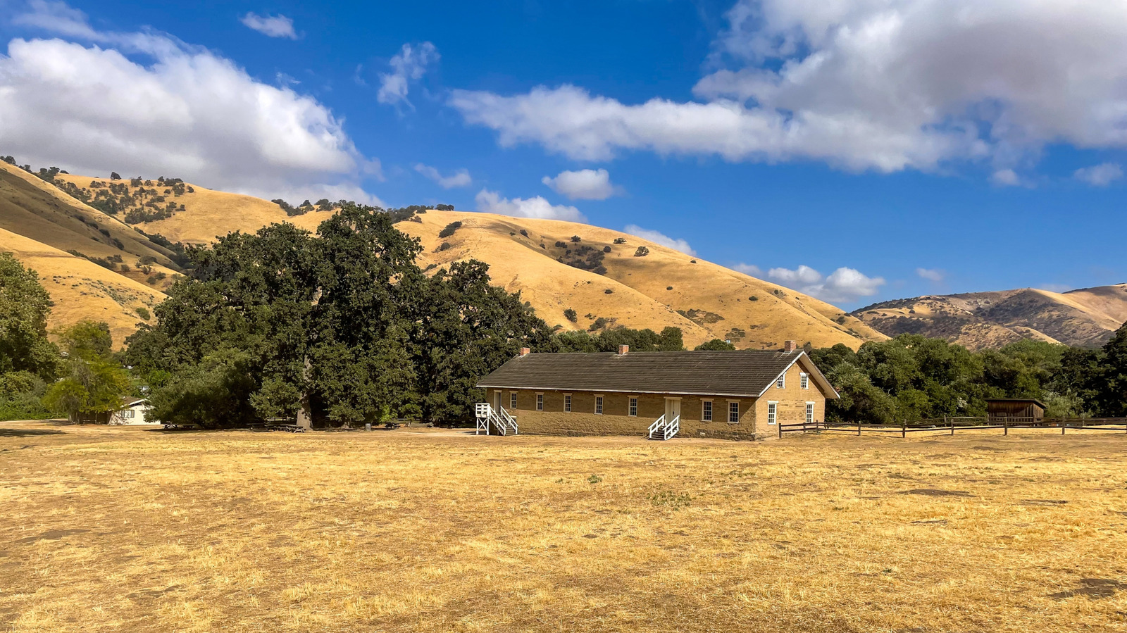 Between Los Angeles And Bakersfield Is California's Abandoned Military Fort That's Now A Scenic State Park