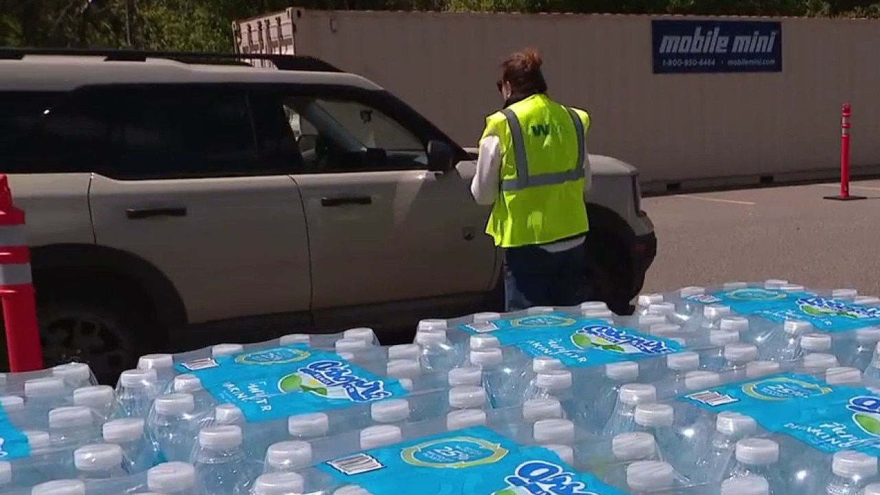A show of appreciation for GLWA workers for water main fix