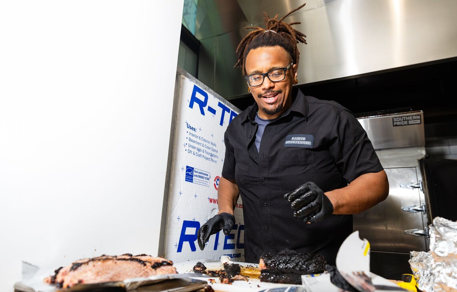 This ‘Chopped’ winner is back in Oakland with some of the Bay’s best smoked brisket and ribs