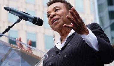'Strong mayor' charter reform plan advancing in Oakland