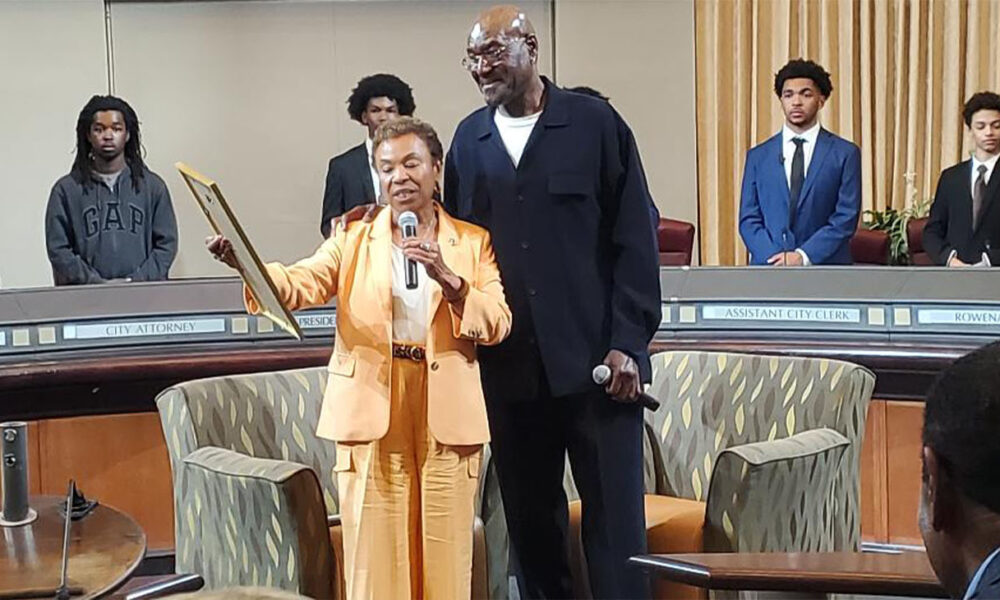 Oakland Mayor Barbara Lee presents Oakland actor Delroy Lindo the key to the cCity Council chambers of Oakland City Hall in downtown Oakland. Photo by Carla Thomas. 