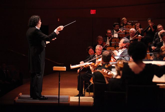 LA Phil Names Daniel Harding as New Music Director