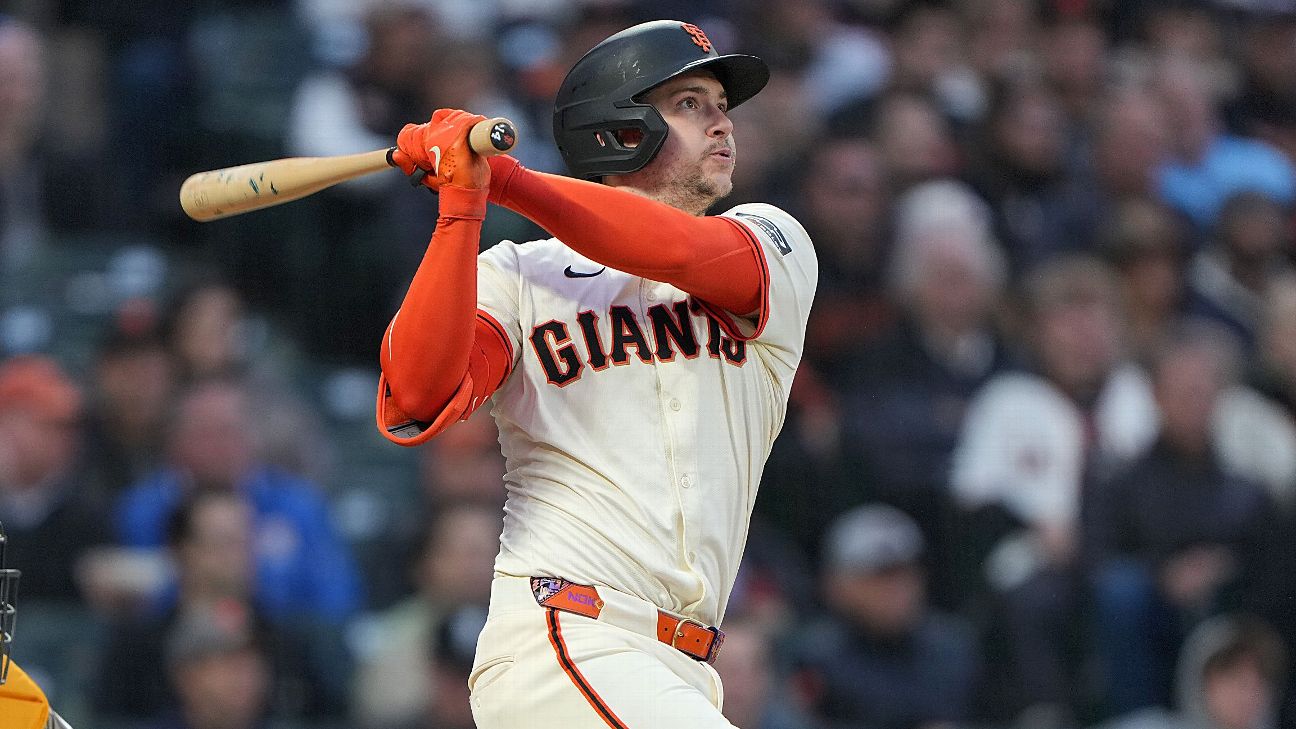 Guardians acquire Gold Glove catcher Bailey from Giants