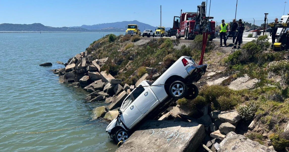 Suspicious death of person found in San Francisco Bay off Richmond determined to be from solo vehicle crash