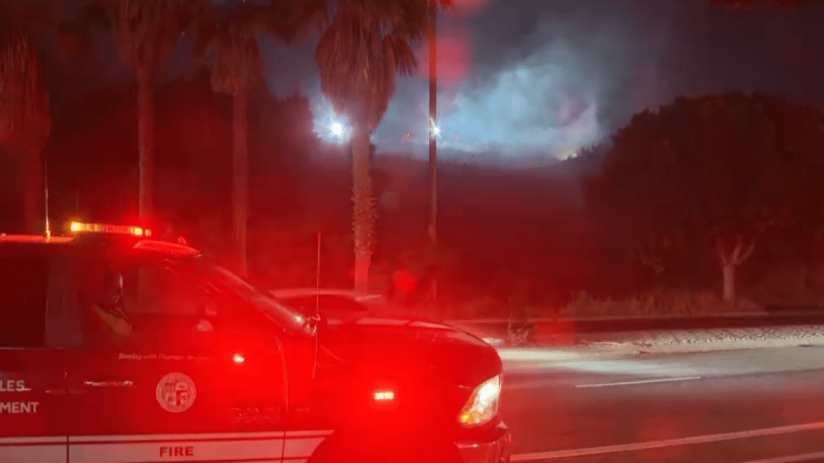 110 Freeway in San Pedro shut down due to fire in tunnel – NBC Los Angeles