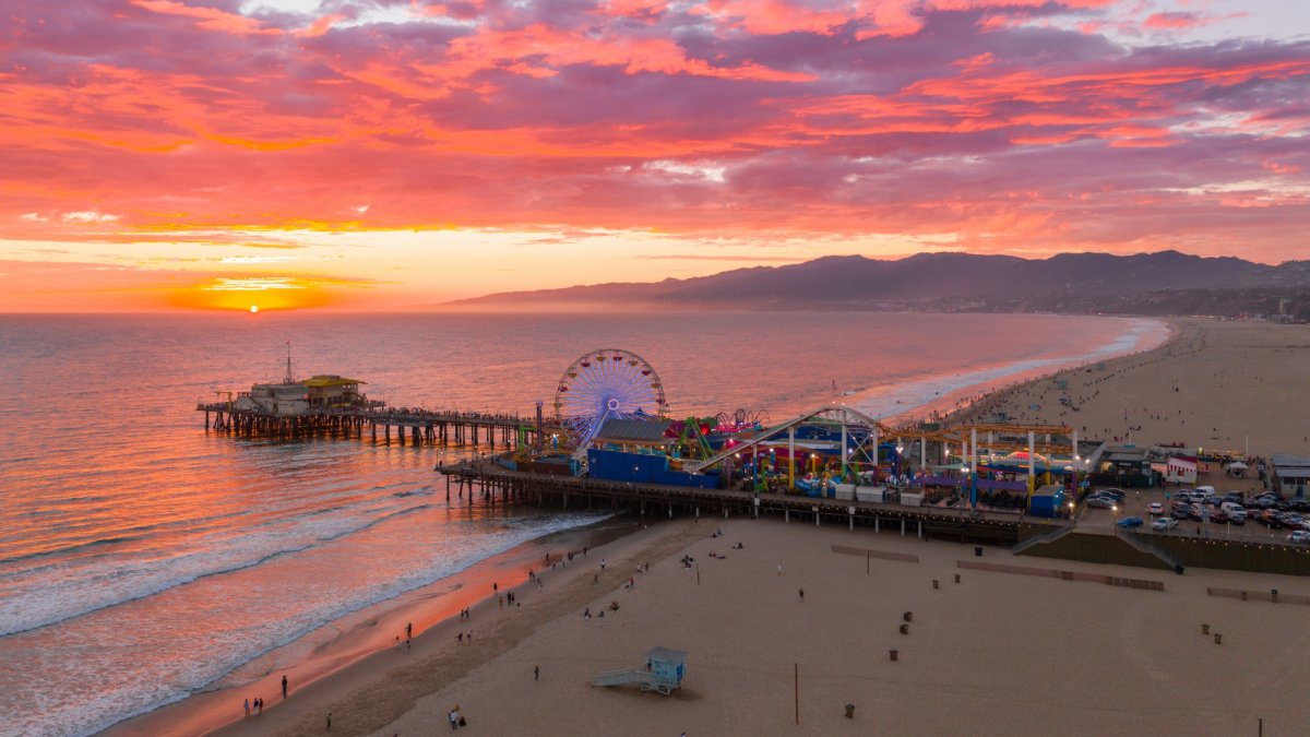 Free and fun finale: ‘Locals’ Night’ wraps at Santa Monica Pier with tunes, cars – NBC Los Angeles