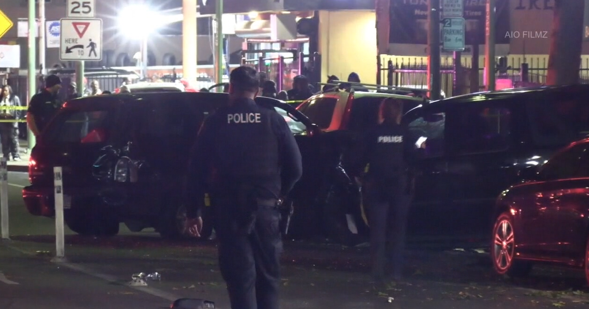 Teen speeding in Oakland crash that killed 3: police