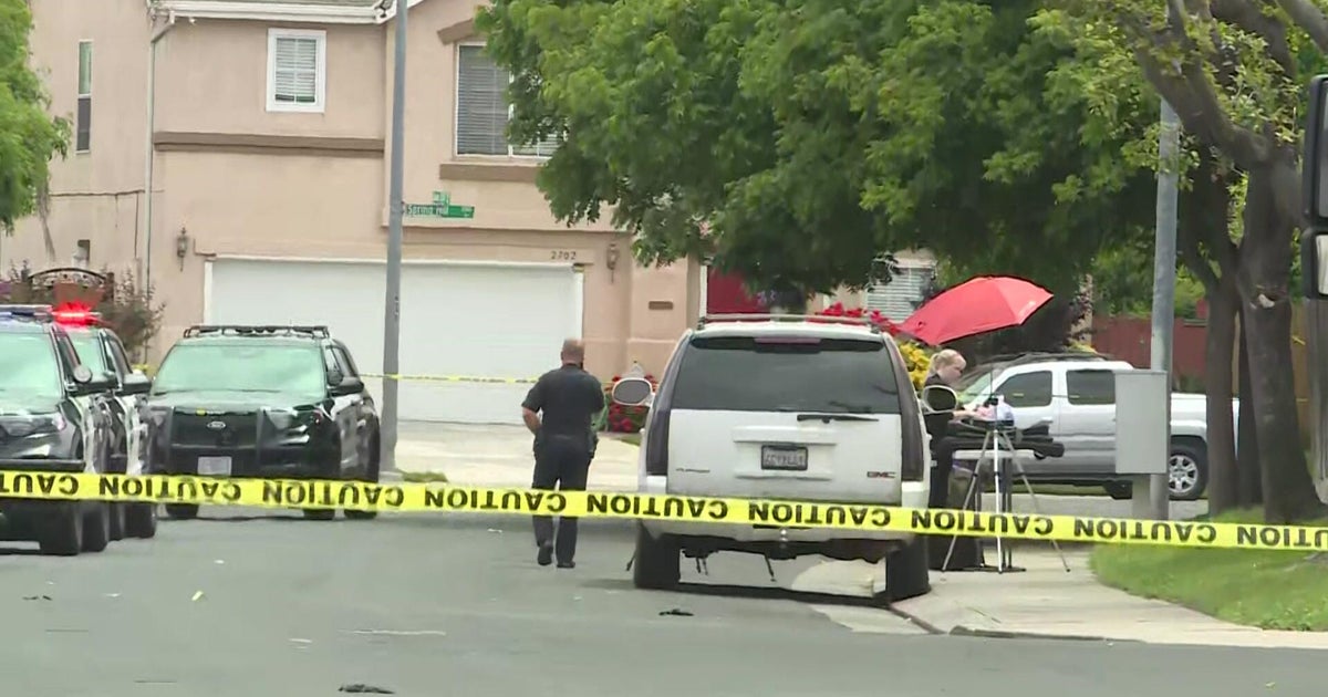 Stockton police shoot, kill ax-wielding man who allegedly charged officers