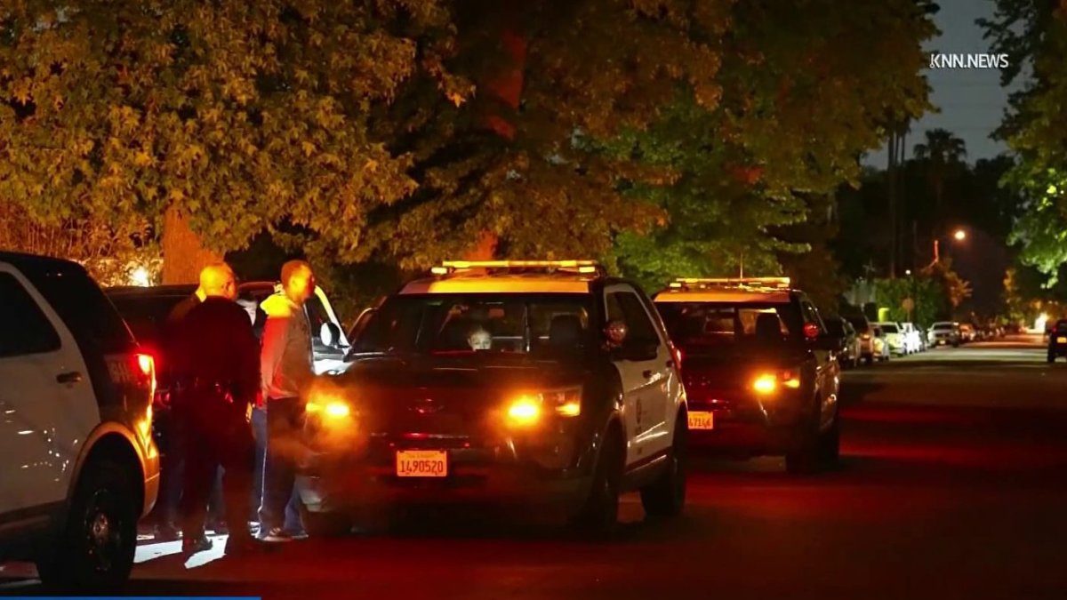 LAPD arrests suspect accused of looking into Sherman Oaks homes – NBC Los Angeles