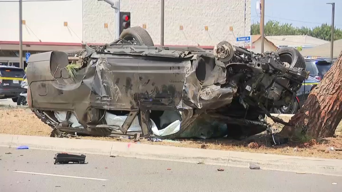 1 dead, 3 injured in rollover crash in South LA – NBC Los Angeles