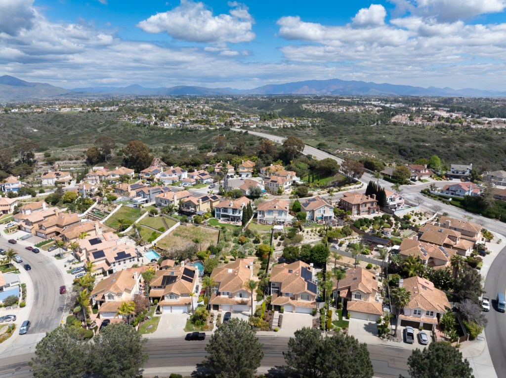 This law aims to prevent investors from flipping distressed homes. They’re managing to anyway — and going unpunished. – San Diego Union-Tribune