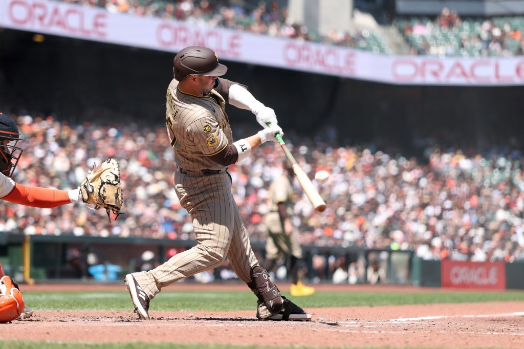 Padres win late again, take series from Giants