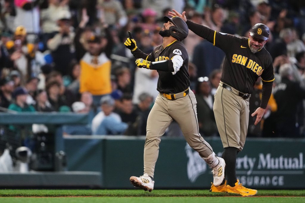 Padres Daily: Ordering up a change; Buehler grinds; Durán's dream; Giolito arrives
