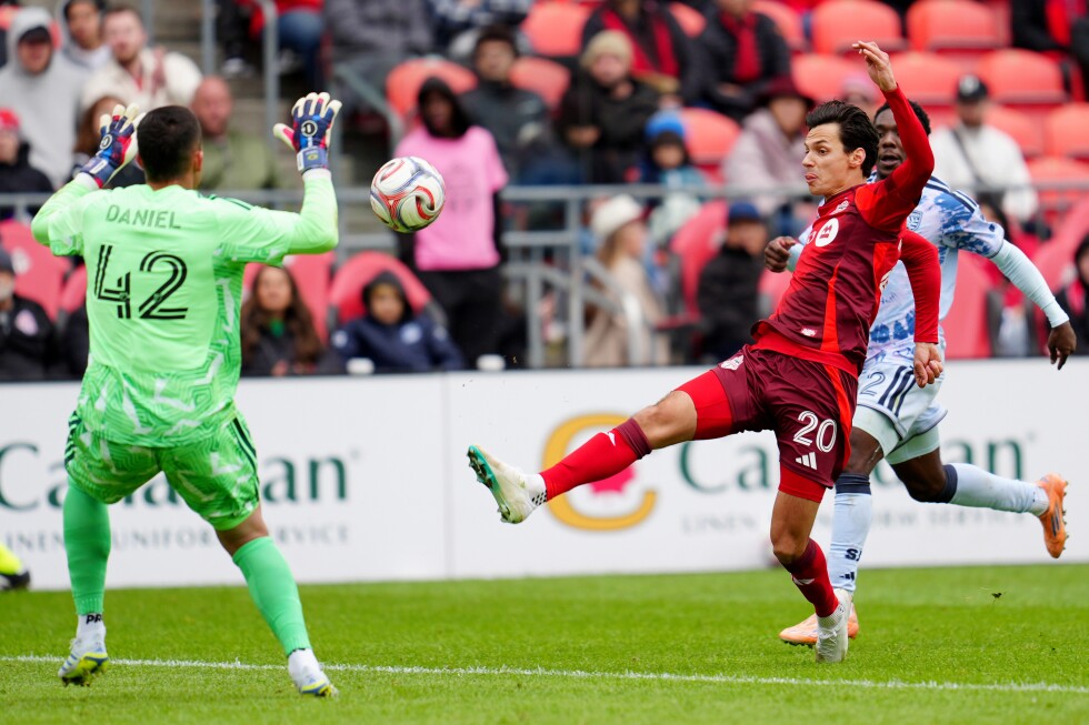 Defender Reid Roberts has spectacular save to help Earthquakes earn 1-1 draw with Toronto