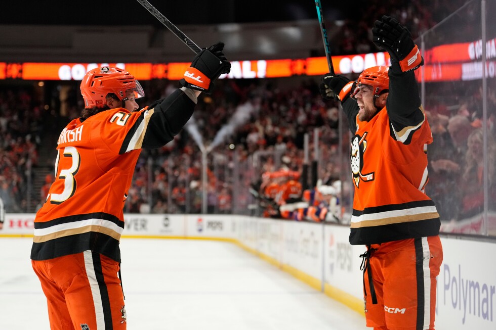 Carlsson, Terry lead Ducks to 5-2 win in Game 6, eliminating the 2-time conference champ Oilers