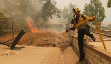 Brush fire threatens homes in Southern California's Simi Valley