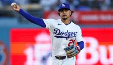 Dodgers bring back Santiago Espinal, address bench in roster moves