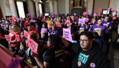 In deal with business leaders, $30 minimum wage for L.A. hotel and airport workers will be delayed