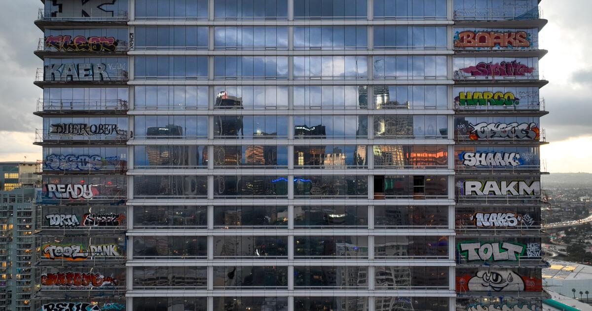 Sale of Oceanwide Plaza graffiti towers in L.A. delayed