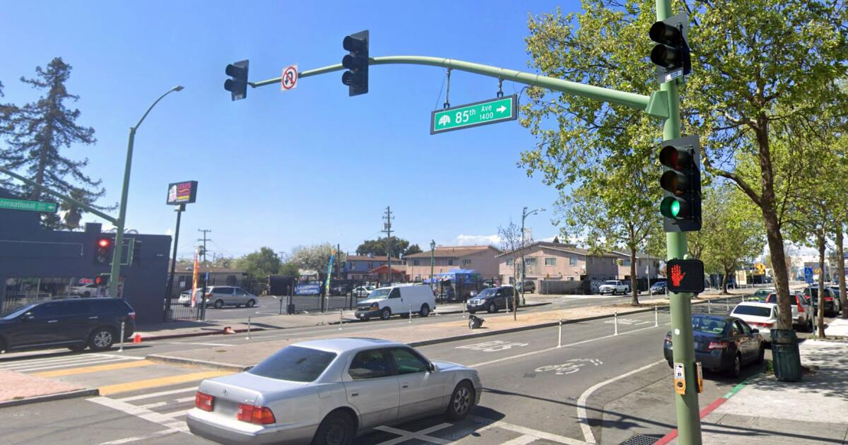 3 dead in Oakland after speeding driver crashes into crowd
