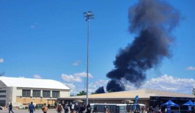 Four crew members eject safely as two Navy jets crash at Idaho air show