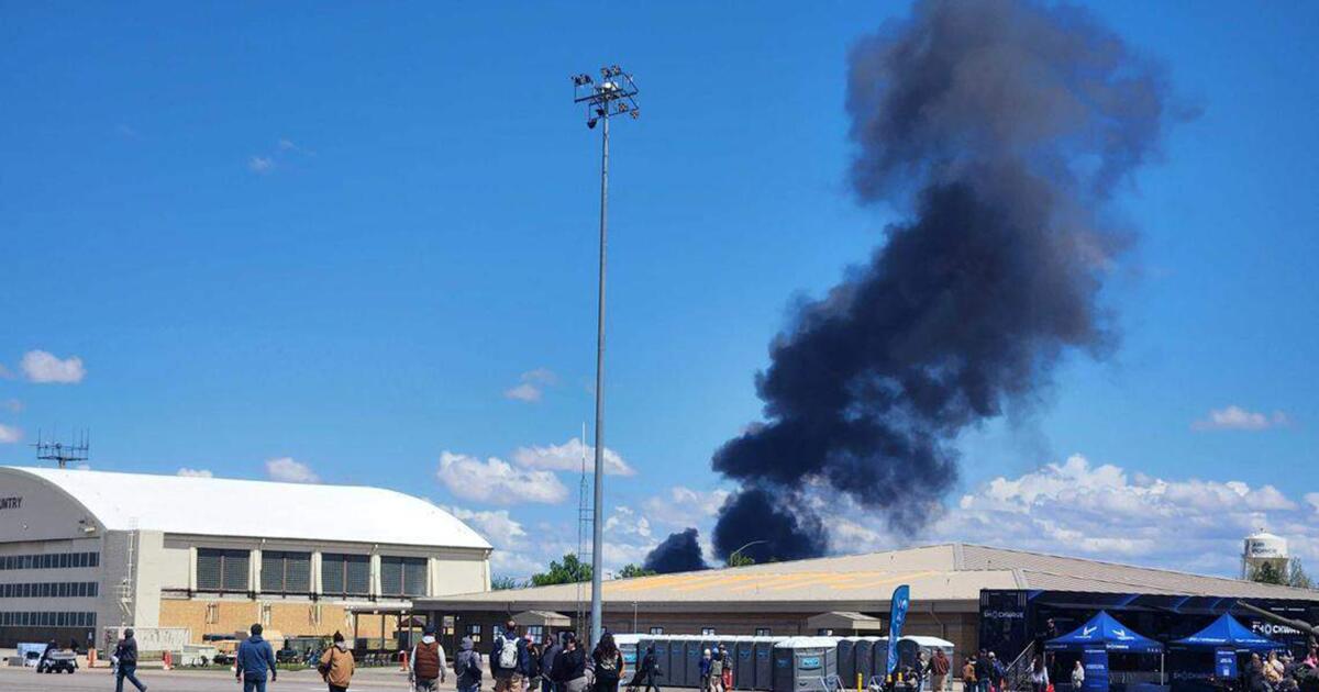 Four crew members eject safely as two Navy jets crash at Idaho air show