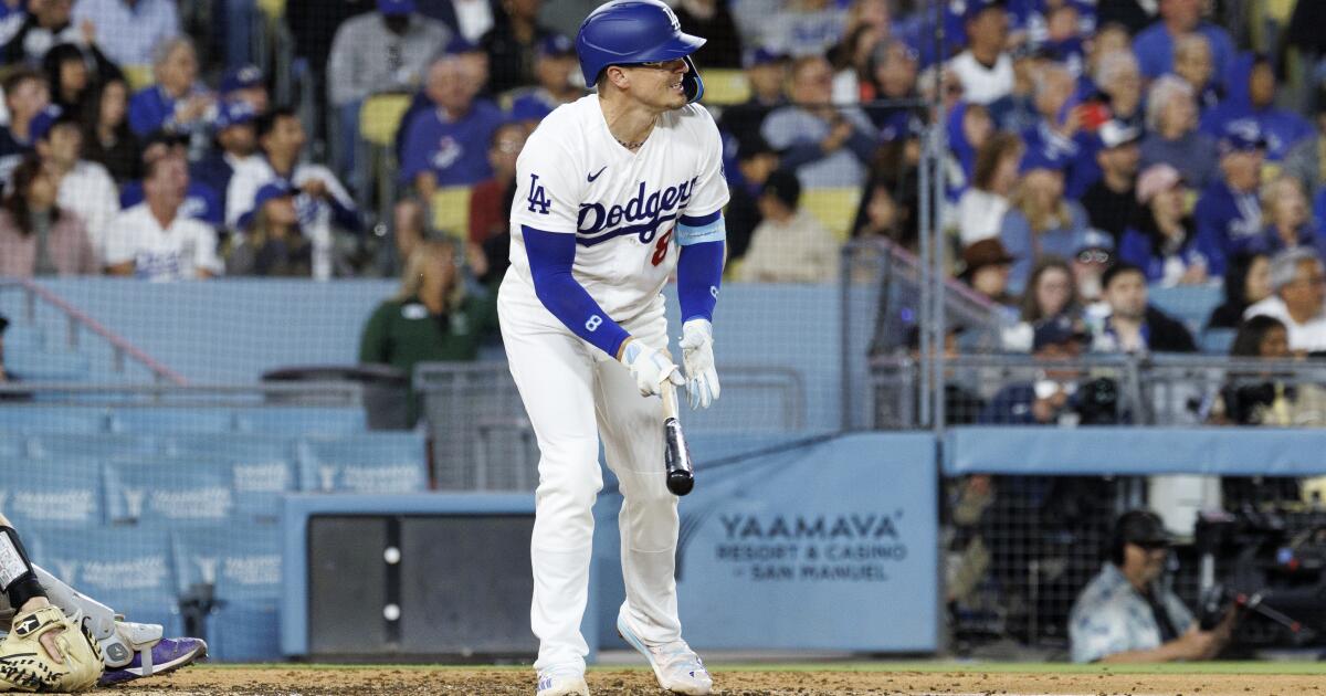 Dodgers' Kiké Hernández leaves rout of Rockies with oblique strain