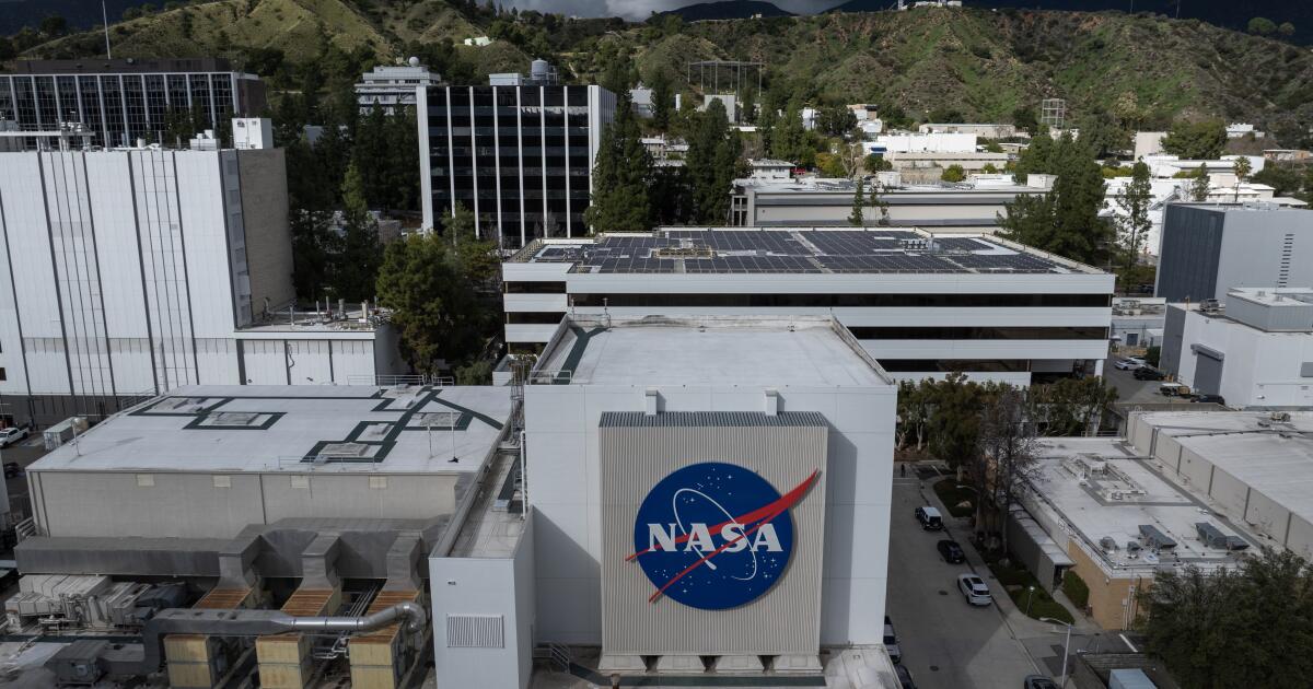 Caltech could lose control of JPL for the first time