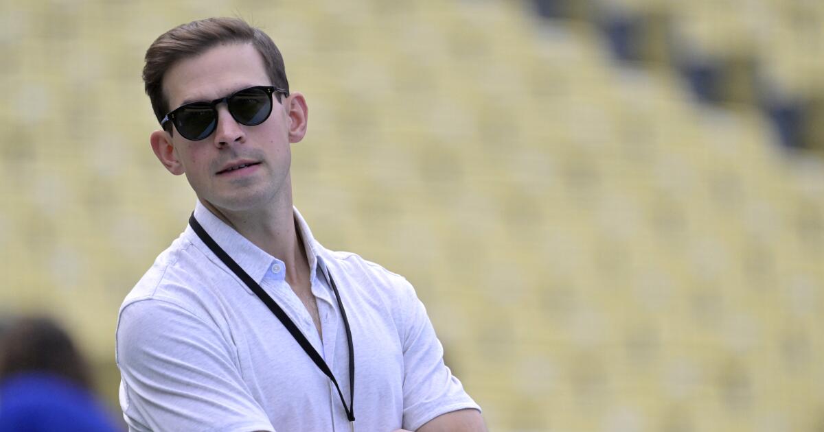 From the Big Apple, sour grapes toward Joe Davis, voice of the Dodgers