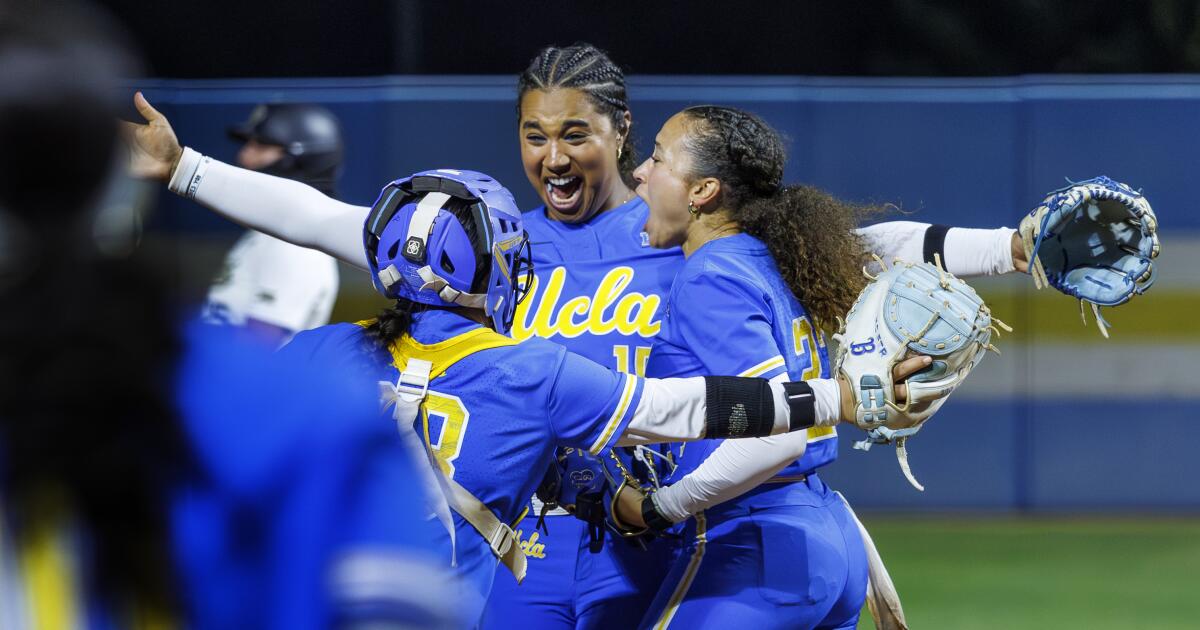 UCLA softball pummels UCF, advances to Women's College World Series