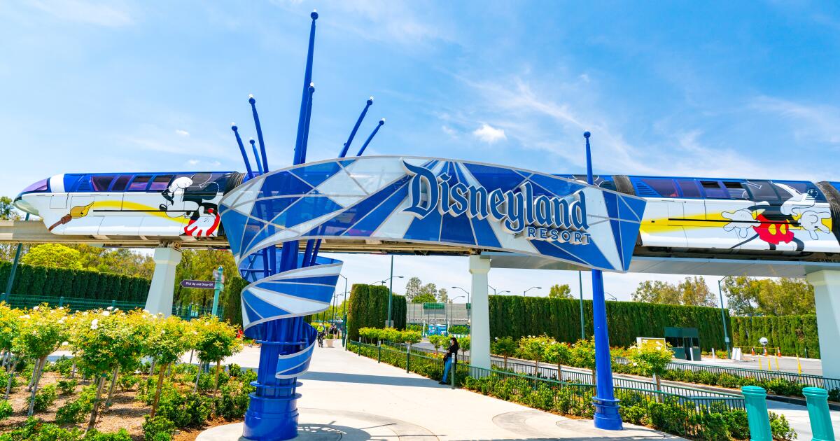 Disney's theme parks revenue holds steady, despite national economic concerns