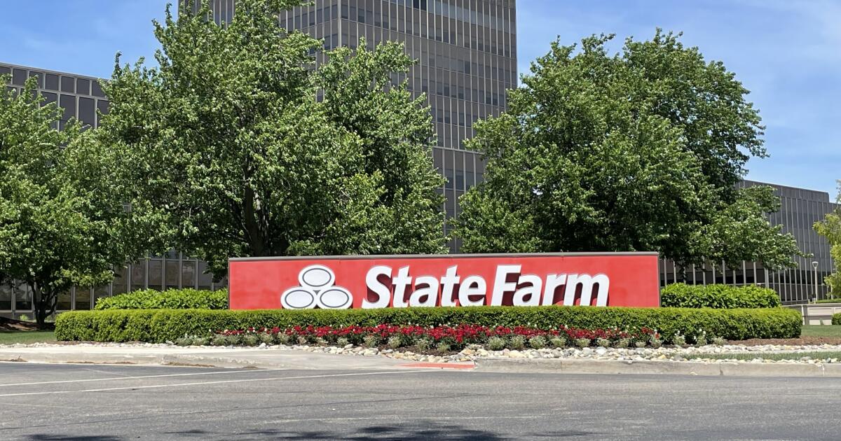 Trump administration backs wildfire victims suing State Farm