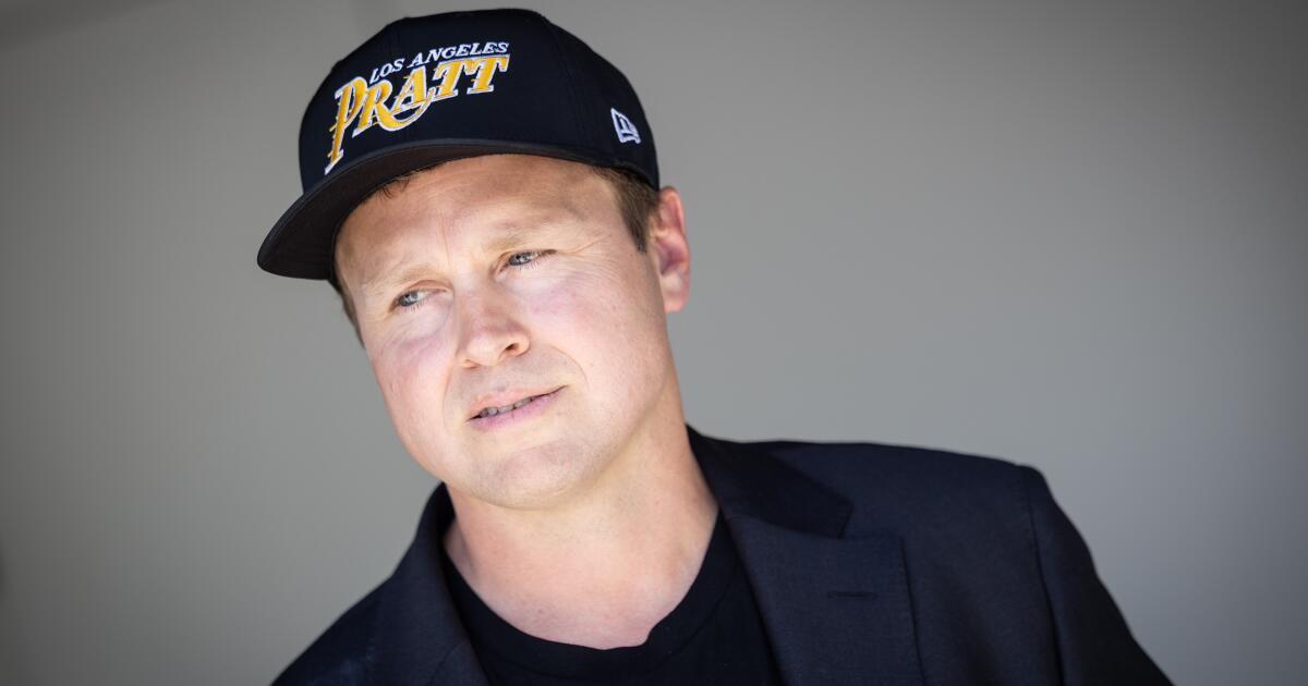 Mayoral hopeful Spencer Pratt woos Valley voters in a rival's district