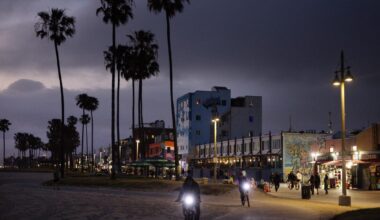 L.A.'s golden streetlights have turned harsh white. Homeowners aren't happy