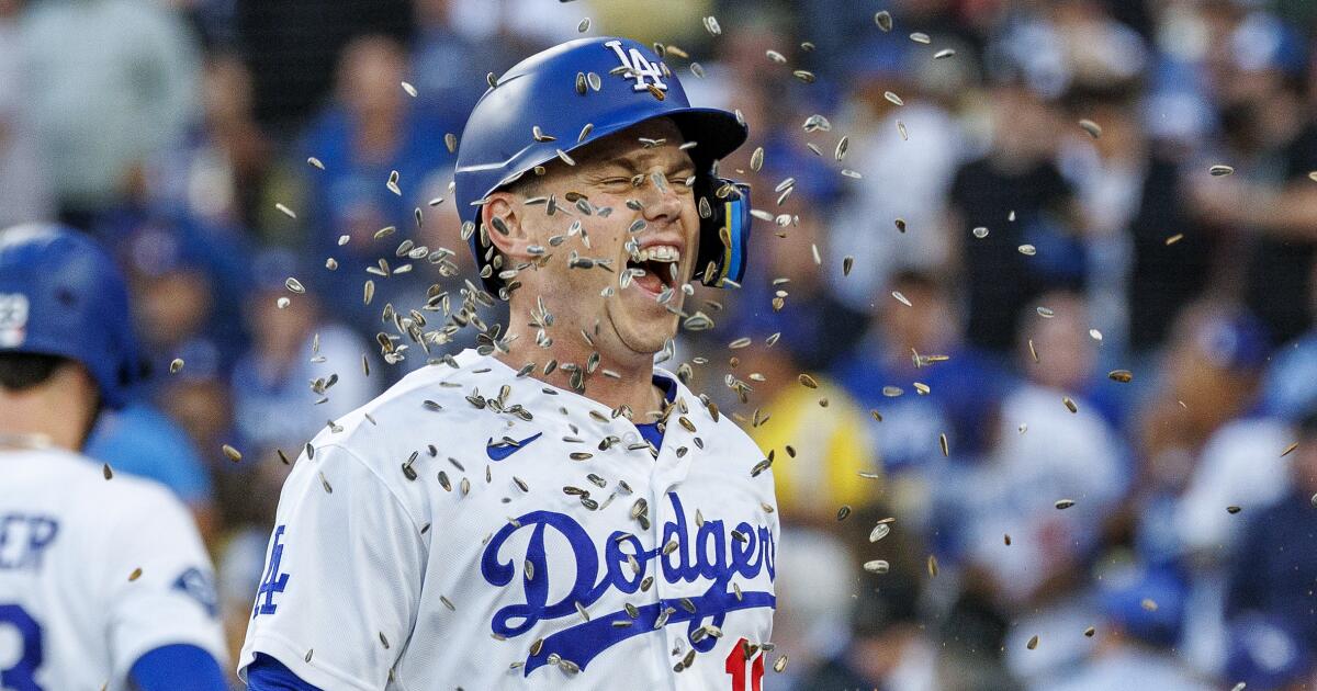 Will Smith, Alex Call help Dodgers overcome mistakes in win over Giants