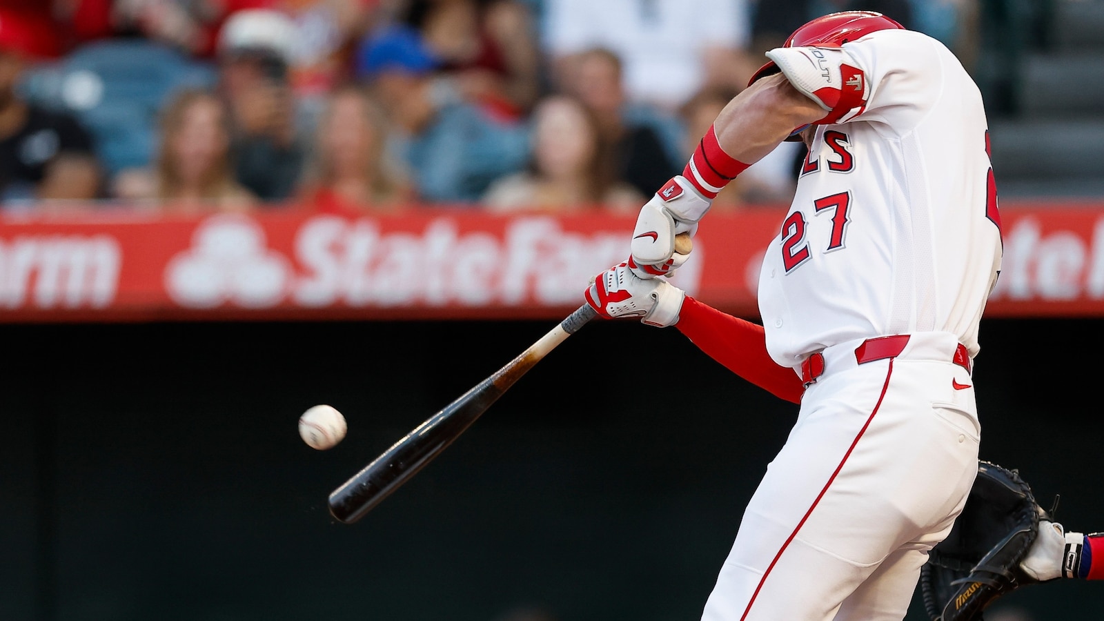 Mike Trout hits 2-run homer and Angels clinch series over Rangers with 5-2 win