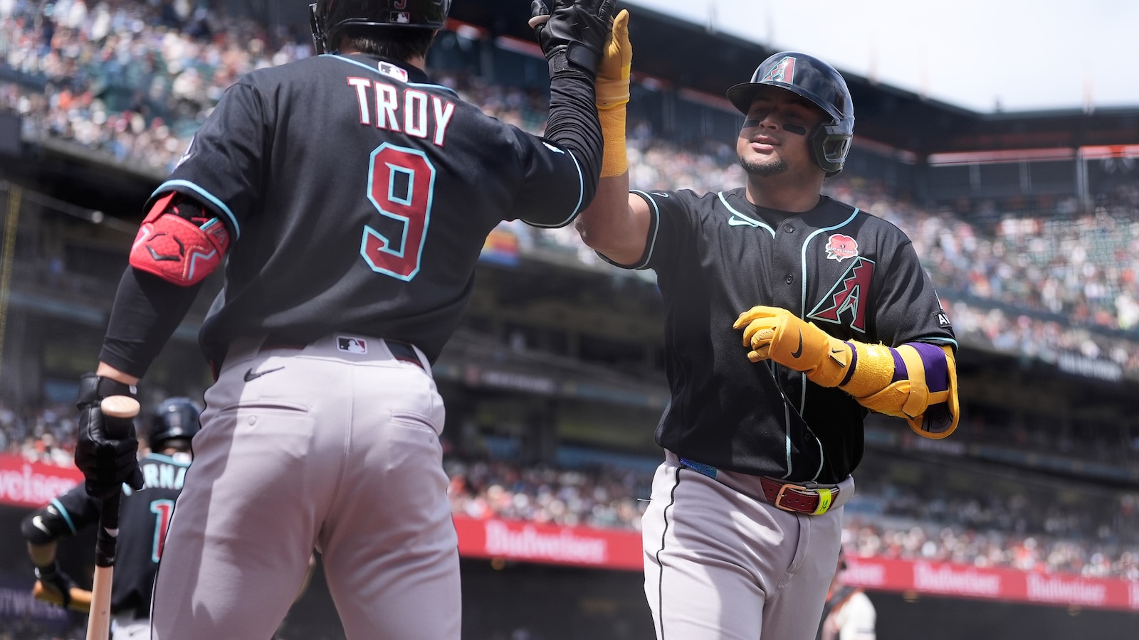 Marte's 4-hit day helps Kelly win 4th straight start as D-backs beat Giants 6-2