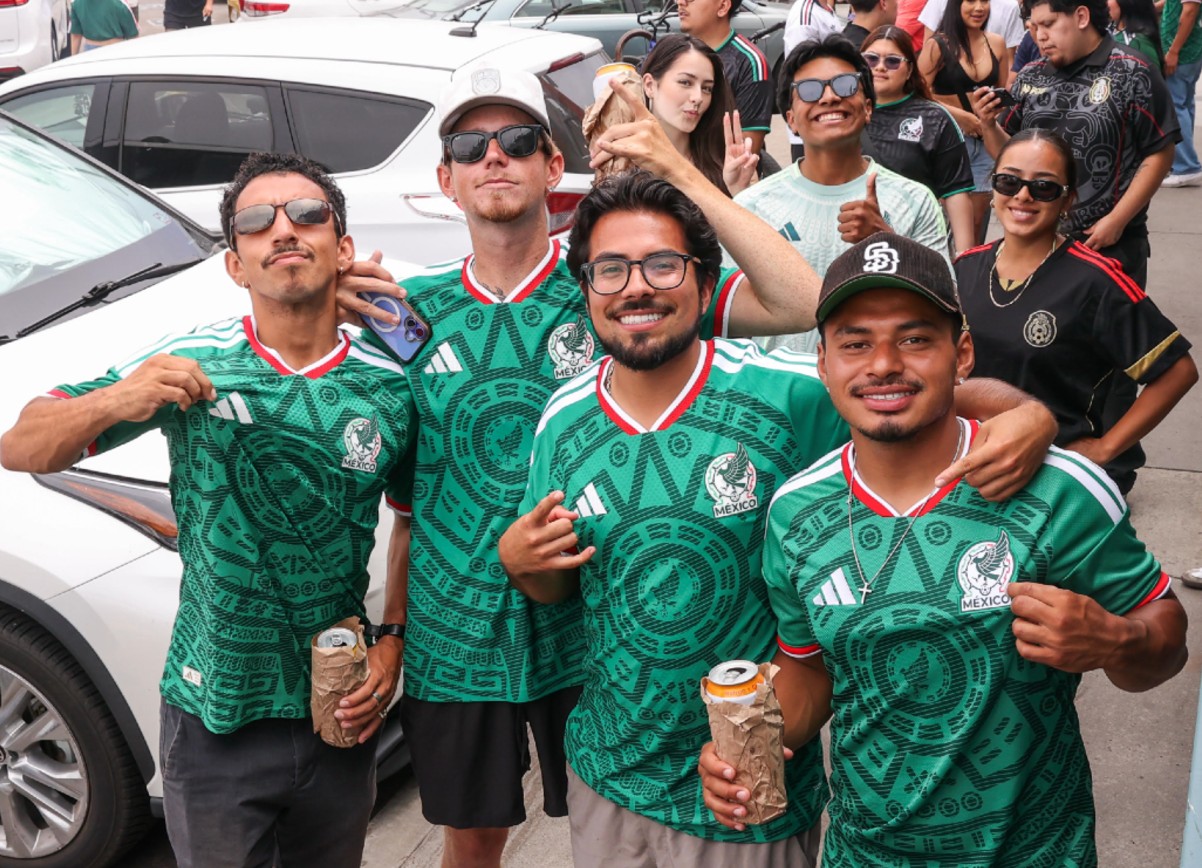 Fans rally around Mexico’s World Cup opener: A borderland celebration