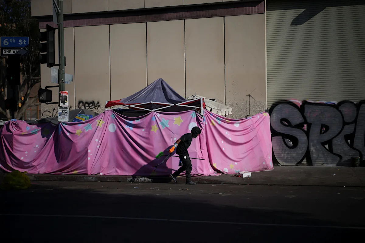 Federal funds halted for Los Angeles homelessness agency. Why?