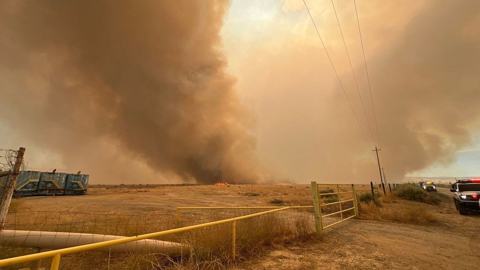 Evacuation orders and warnings are underway for several zones after a wildfire southwest of Lost Hills has grown to 7,500 acres within a day. PHOTO: KCFD