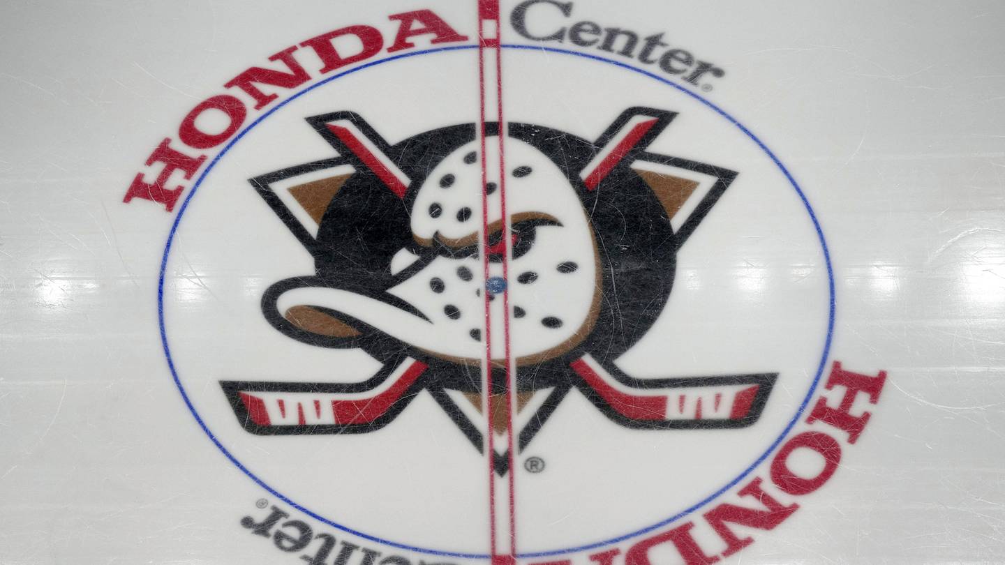 NY Rangers Actively Engaged in Trade Talks for Ducks Forward