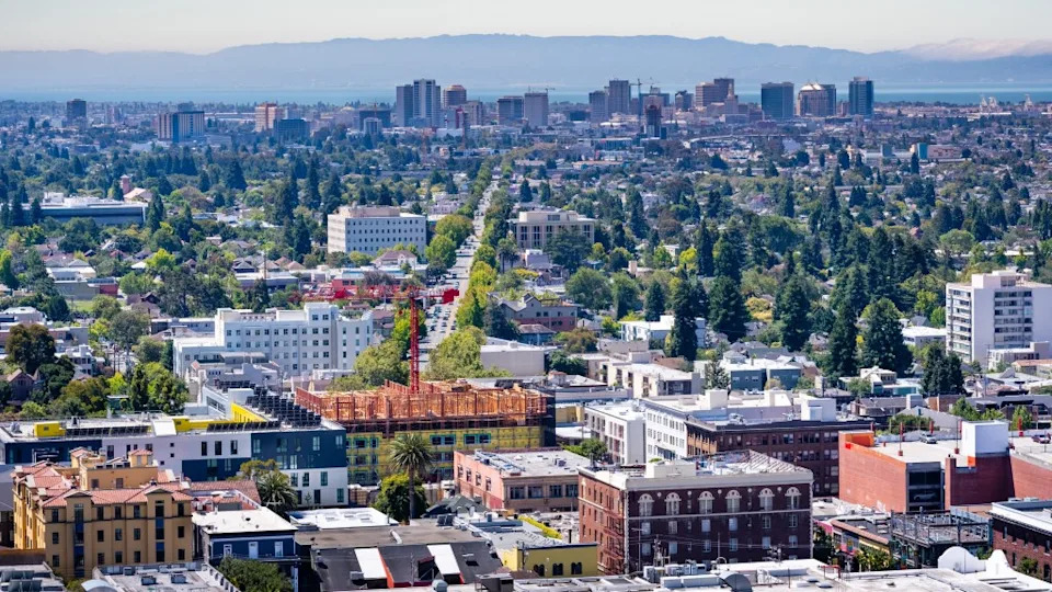 Police reports indicate the suspect was well-known among the Berkeley High School student body for selling cannabis. Sundry Photography – stock.adobe.com